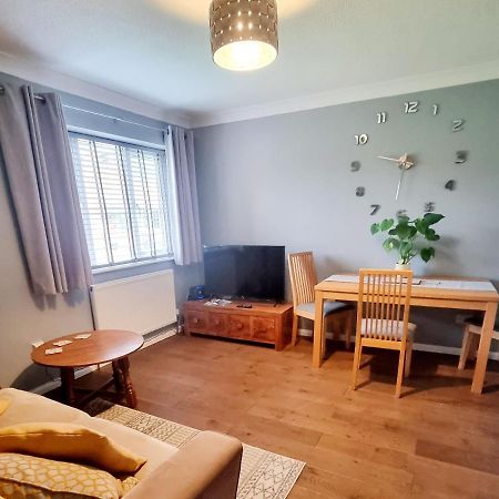 Private One Bedroom Apartment With Garden And Parking 테임 외부 사진