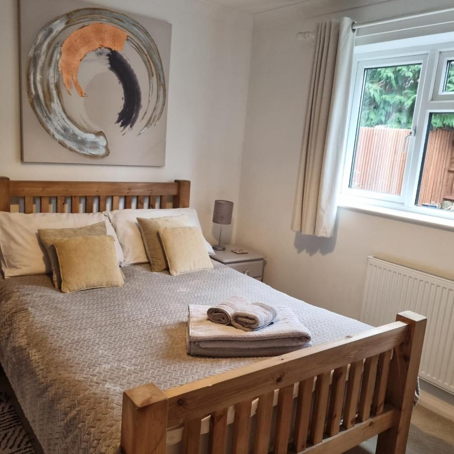 Private One Bedroom Apartment With Garden And Parking 테임 외부 사진