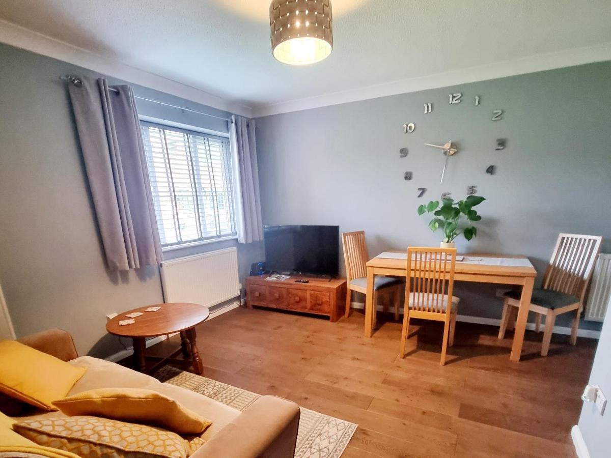 Private One Bedroom Apartment With Garden And Parking 테임 외부 사진