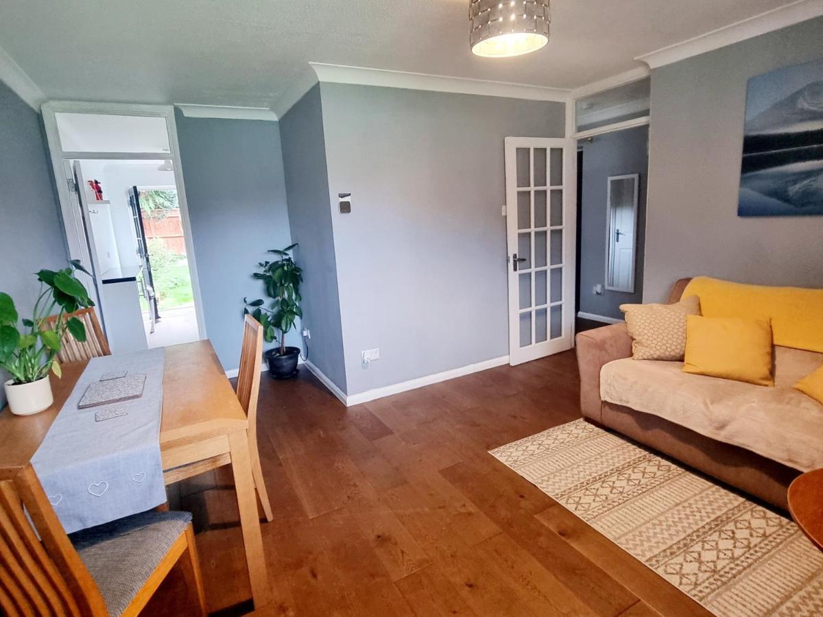 Private One Bedroom Apartment With Garden And Parking 테임 외부 사진